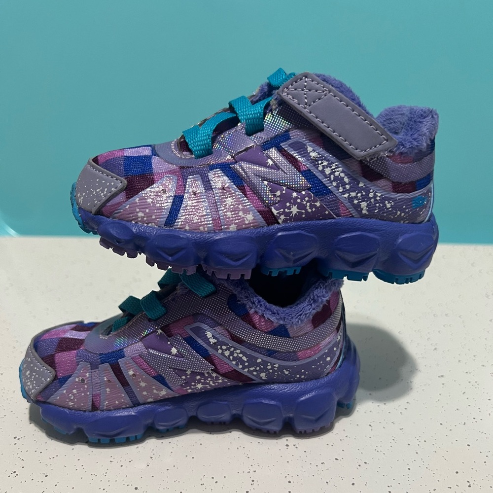 New Balance purple shoes kids girl size 4 - Picture 2 of 7